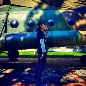 廖承宇被5个男子3p在线
