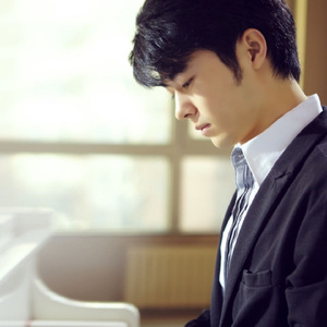 廖承宇被5个男子3p在线
